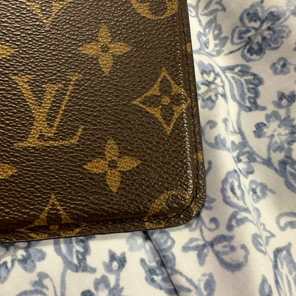 LOUIS VUITTON Authentic Hard-case IPAD mini used a couple of times. Date M61258 - Picture 4 of 7